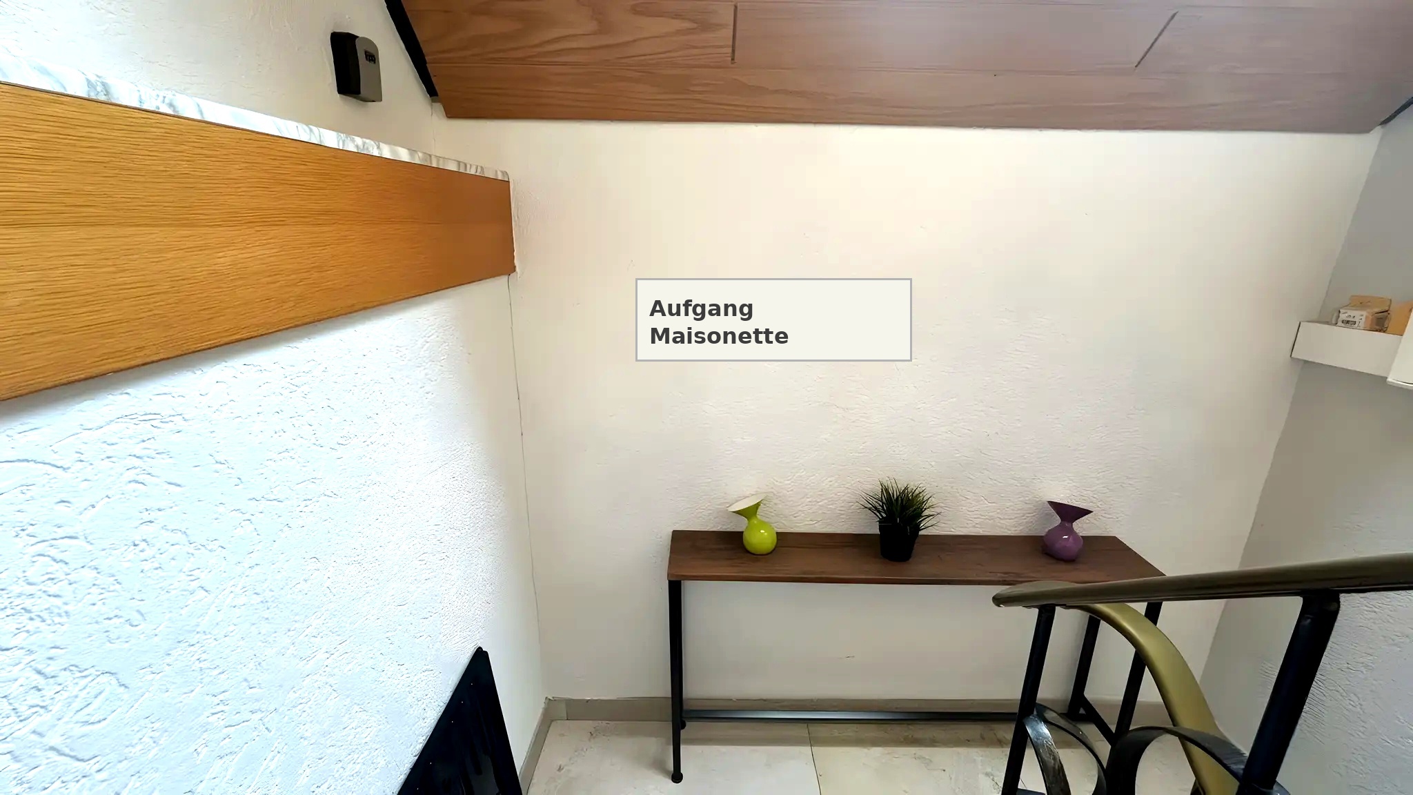 Tom: Aufgang zur Maisonette
