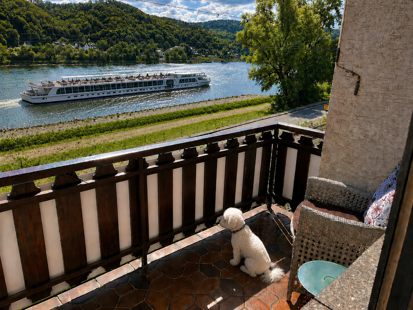 Balkon der Wohnung Tom mit Rheinblick