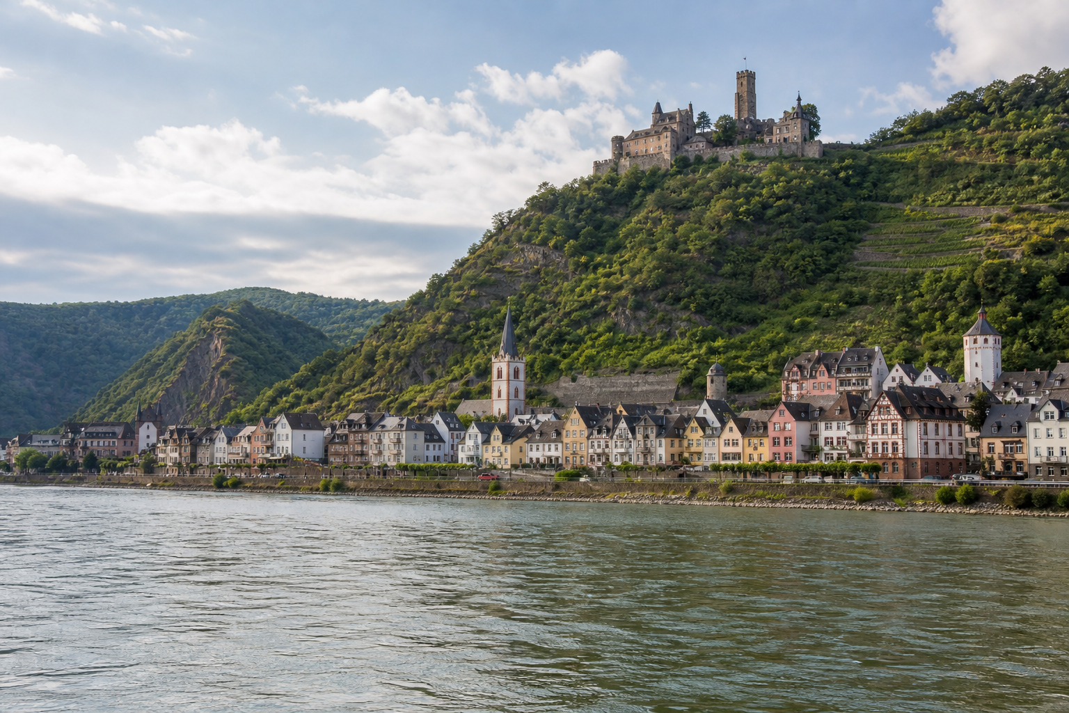 St. Goarshausen am Rhein mit Burgblick